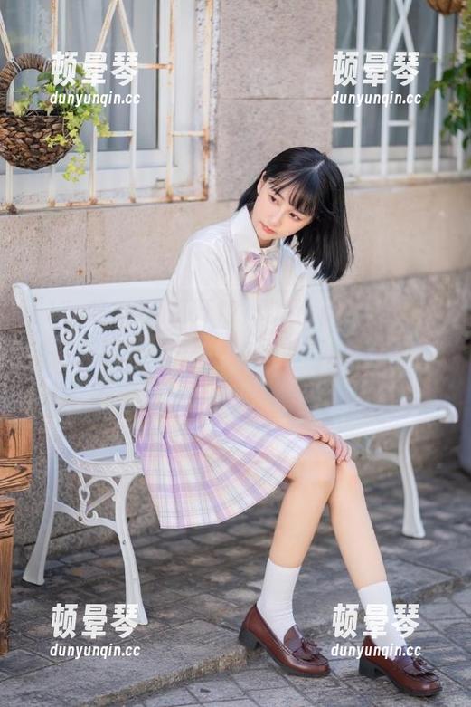 17c吃瓜 刚打开17c吃瓜app,瞬间被各种花边新闻吸引,心里的吃瓜群众跃跃欲试!