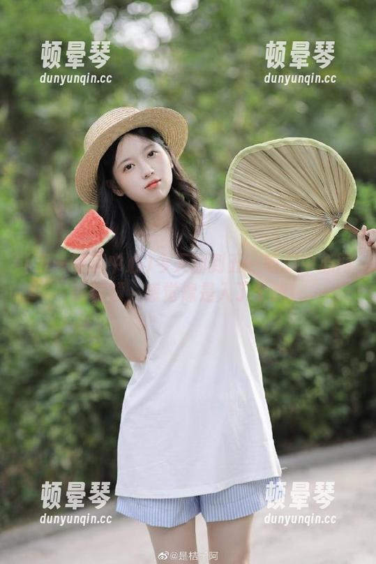 今天翻到五一吃瓜中心网的视频，感觉像是入了个迷！