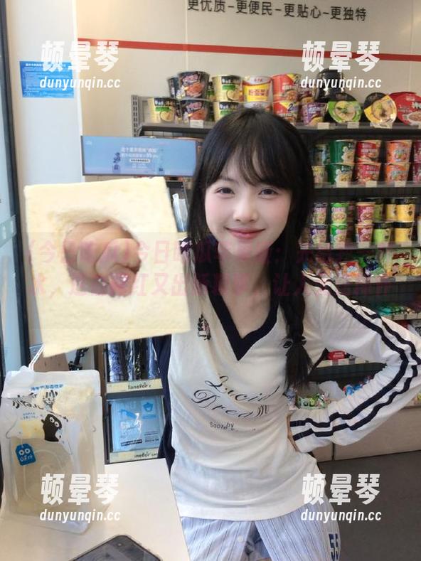 今日吃瓜苹果版：先给我一杯水，这位网红又出新糗事，让人无法释怀。
