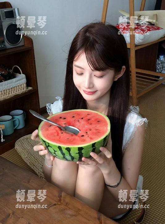在吃瓜直播上登录，心里默默期待下一颗瓜能更惊艳。