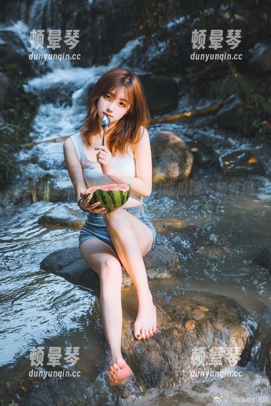 导航到黑料吃瓜网，新鲜爆料来袭，保证你乐得像个二货！