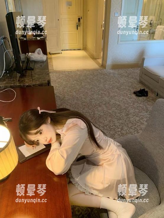 突然觉得“黑料正能量”网站就像我那件爱不释手的外套，一点就燃，时刻期待更新中