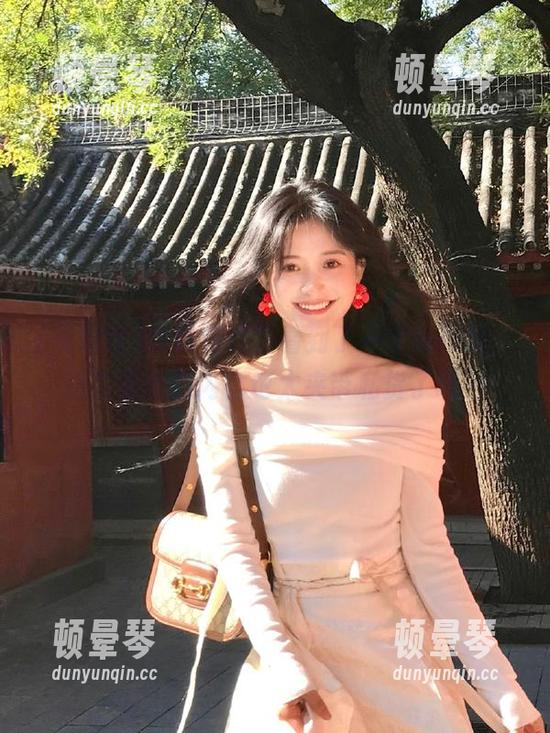 刷黑料社又看到了一个新网站，这次观看的内容也太夹带私货了吧？