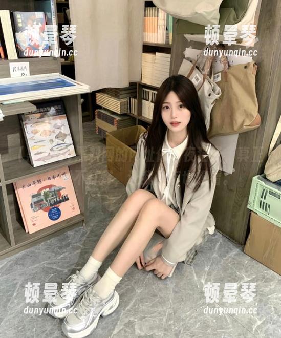 黑料网的网址像个夜猫子，真正做到不打烊，让我熬夜也想看。